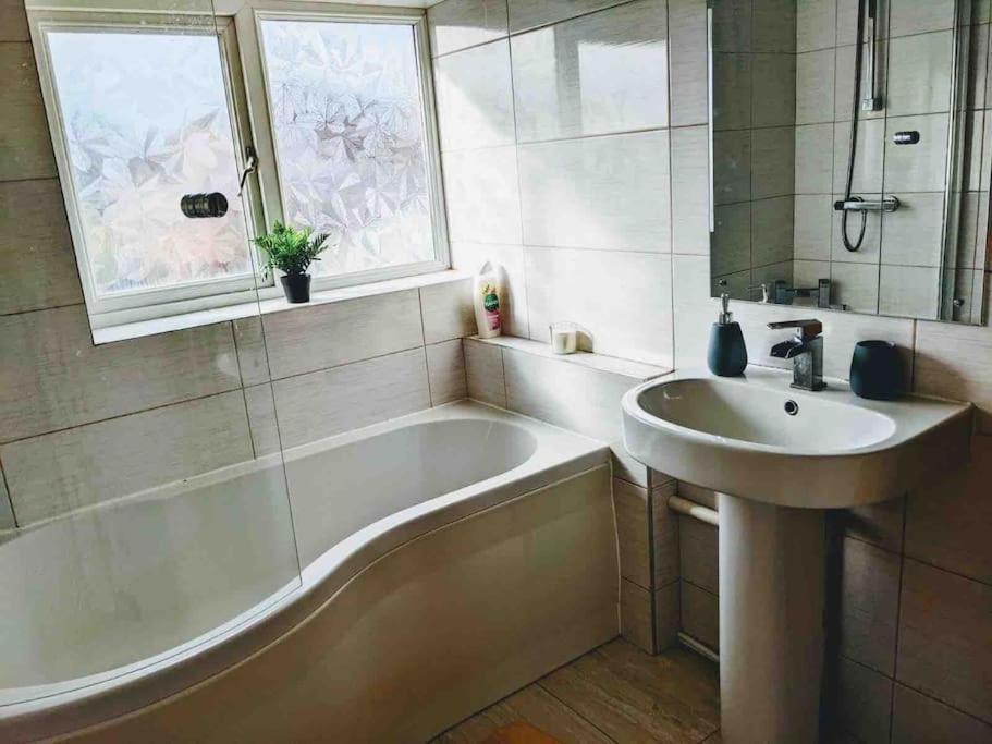 Hidden Gem !Stunning 3 Bedroom Home In Sheffield Handsworth Dış mekan fotoğraf