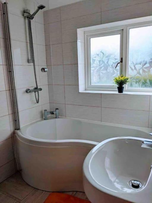 Hidden Gem !Stunning 3 Bedroom Home In Sheffield Handsworth Dış mekan fotoğraf